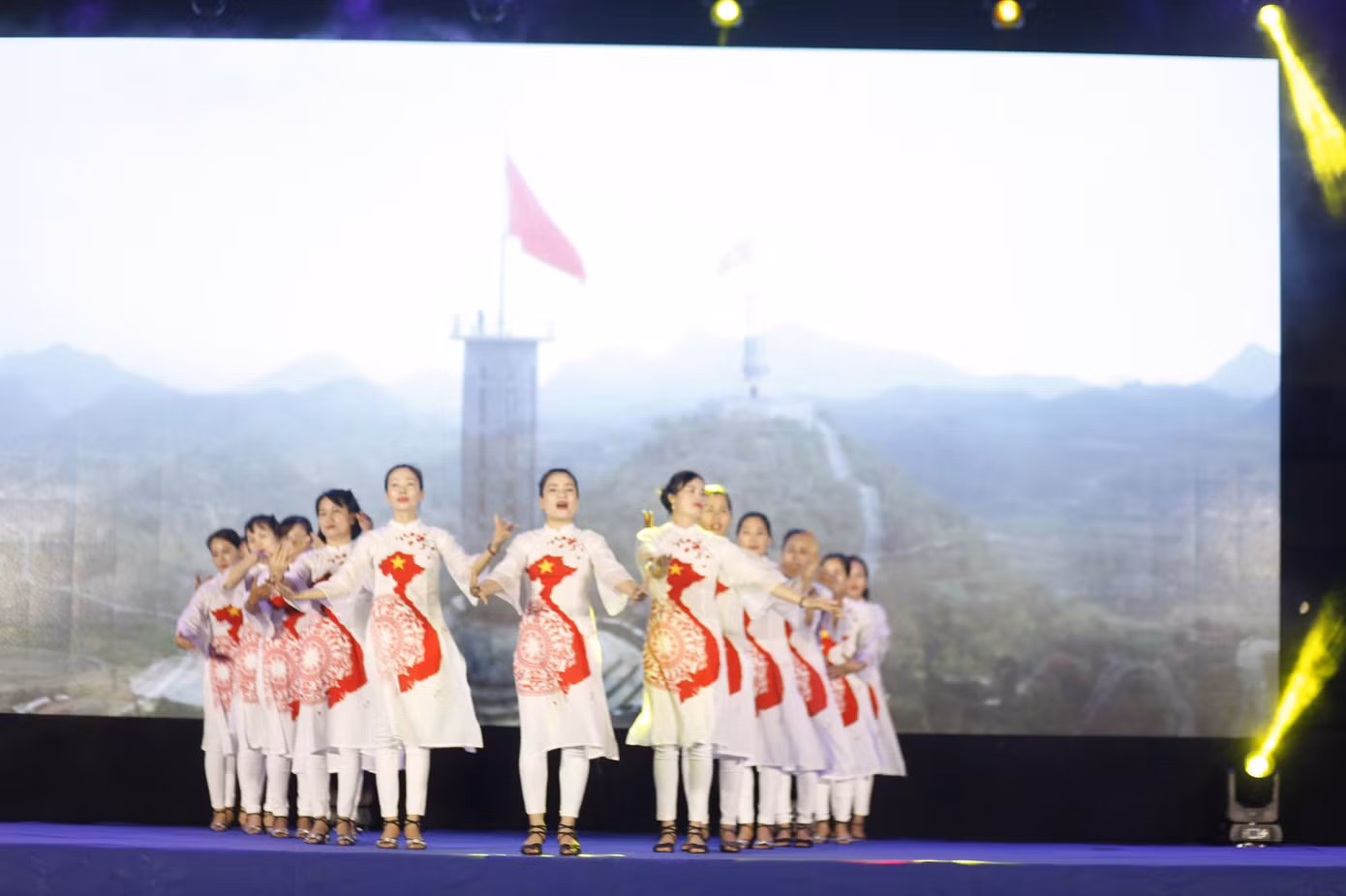 Một tiết mục văn nghệ tại chương trình. Ảnh: Nguyễn Thắng Một tiết mục văn nghệ tại chương trình. Ảnh: Nguyễn Thắng