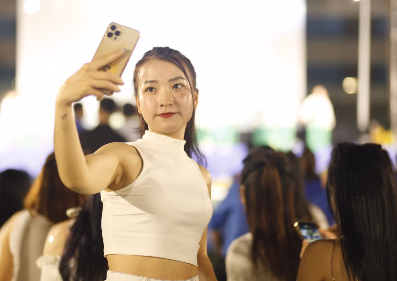 Một công nhân tham gia biểu diễn văn nghệ tại chương trình. Ảnh: Nguyễn Thắng Một công nhân tham gia biểu diễn văn nghệ tại chương trình. Ảnh: Nguyễn Thắng