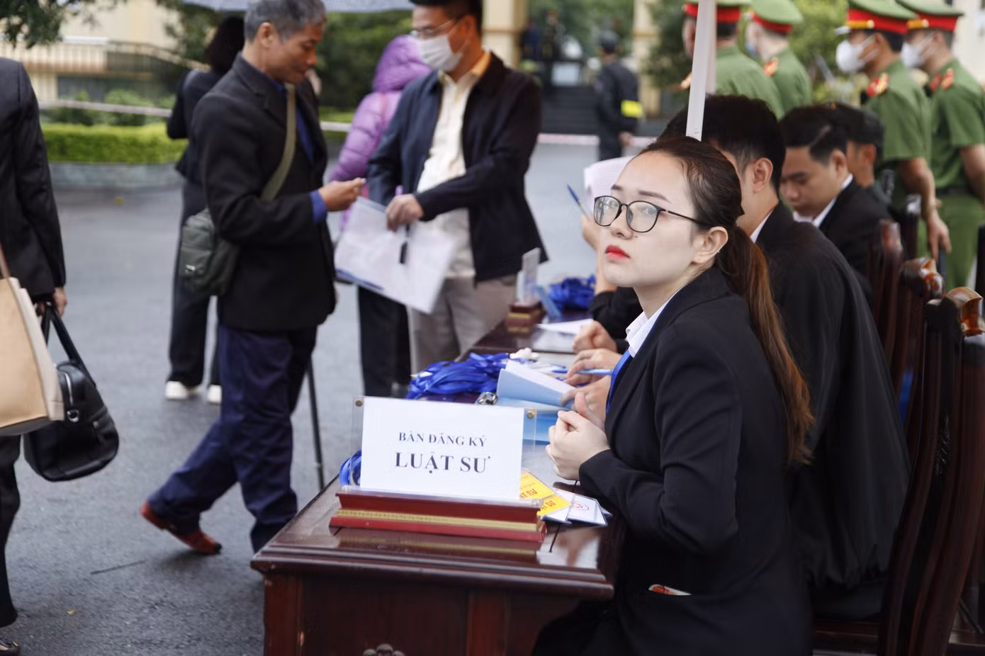 Khu vực luật sư đăng ký tham dự phiên tòa. Ảnh: Nguyễn Thắng