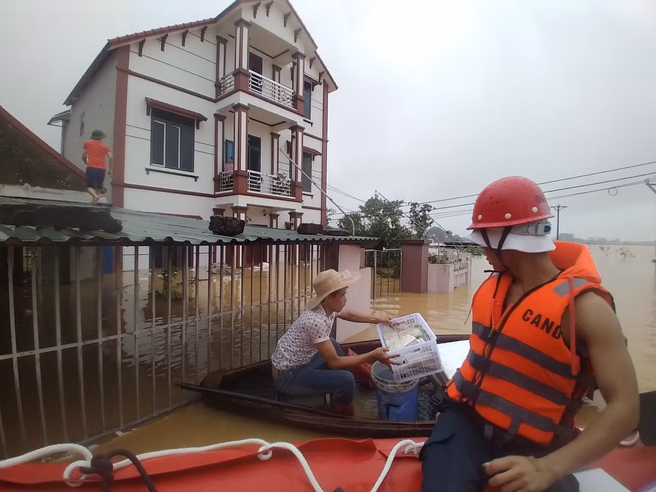 Nhờ được hỗ trợ kịp thời, cuộc sống của người dân thôn Đa Hội cơ bản ổn định.