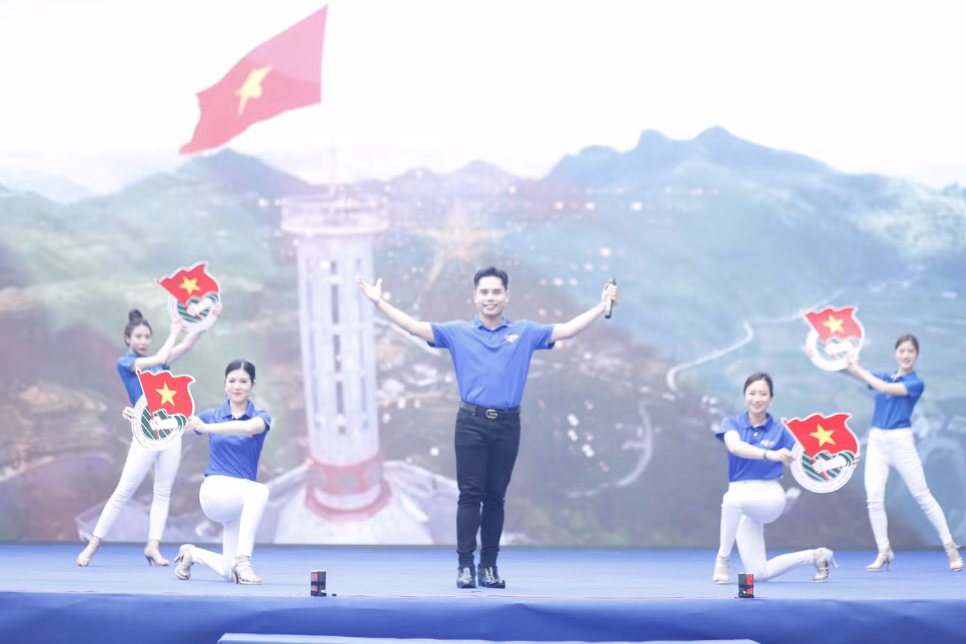Một tiết mục văn nghệ tại chương trình. Ảnh: Nguyễn Thắng