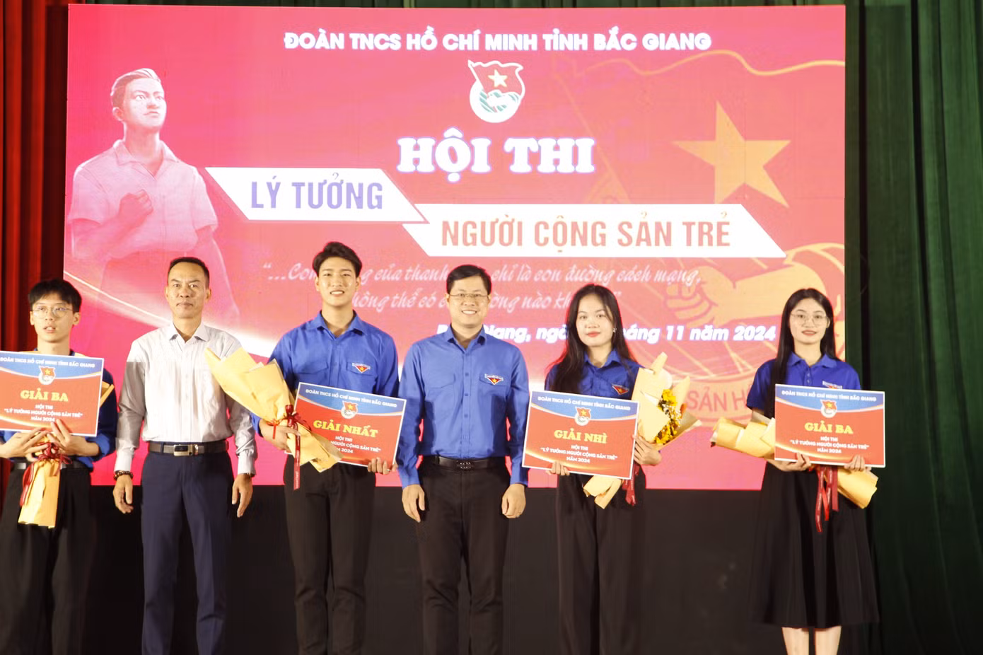 Tỉnh Đoàn Bắc Giang trao giải cuộc thi lý tưởng người cộng sản. Ảnh: Nguyễn Thắng