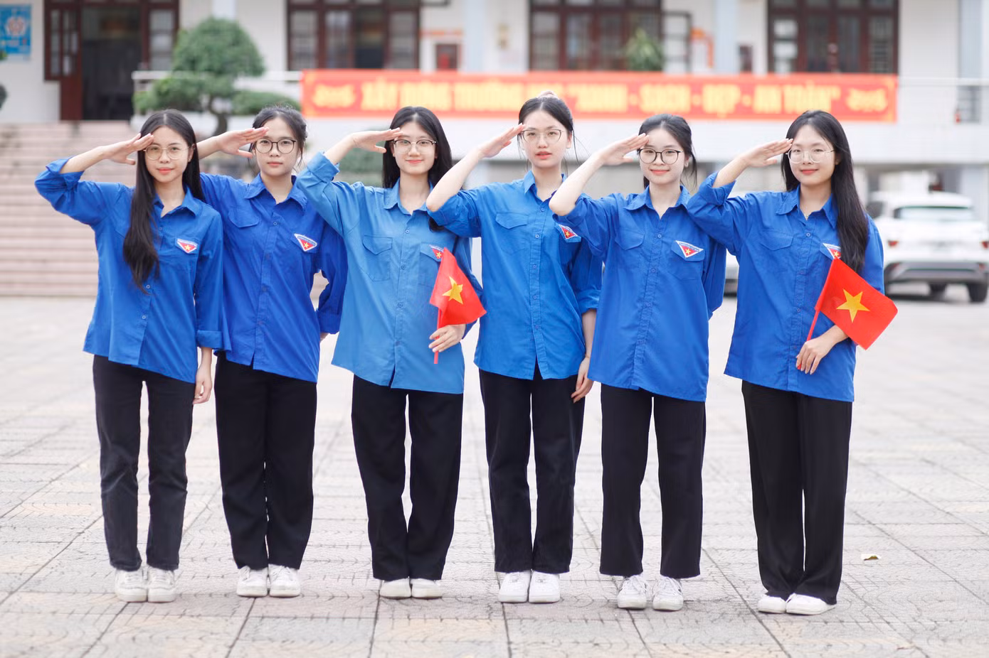 Việc mặc áo Đoàn còn giúp các học sinh thêm yêu tổ chức Đoàn. Ảnh: Nguyễn Thắng