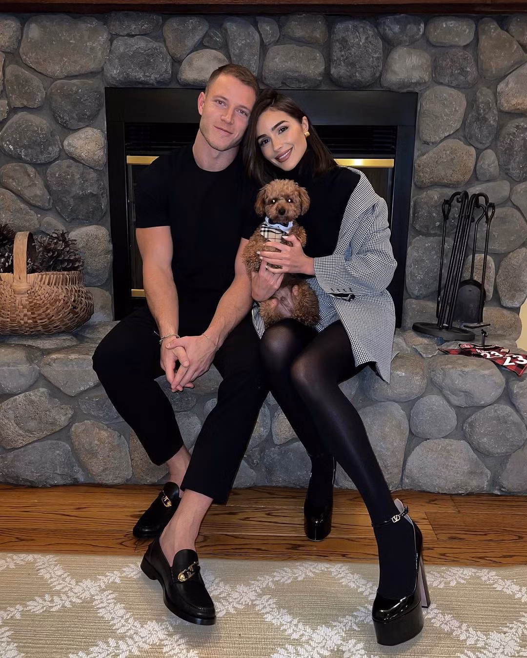 Olivia Culpo từng nhiều lần khen ngợi bạn trai. "Christian xuất thân trong gia đình tuyệt vời và chúng tôi có nhiều điểm chung về khoản này", người đẹp chia sẻ. Trong khi đó Christian McCaffrey cũng khen bạn gái là một người truyền cảm hứng cho anh.
