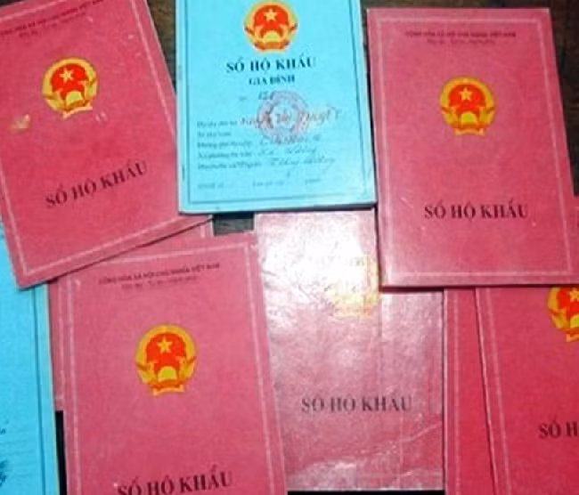 Hộ khẩu giấy không còn giá trị sử dụng. Hộ khẩu giấy không còn giá trị sử dụng.