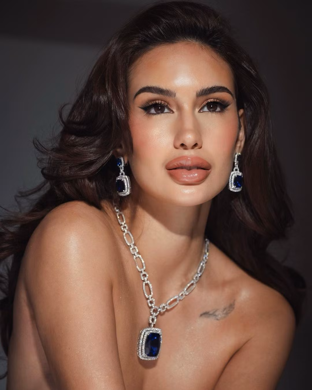 Gương mặt của Celeste Cortesi bị chê bai giống thẩm mỹ hỏng. Gương mặt của Celeste Cortesi bị chê bai giống thẩm mỹ hỏng.