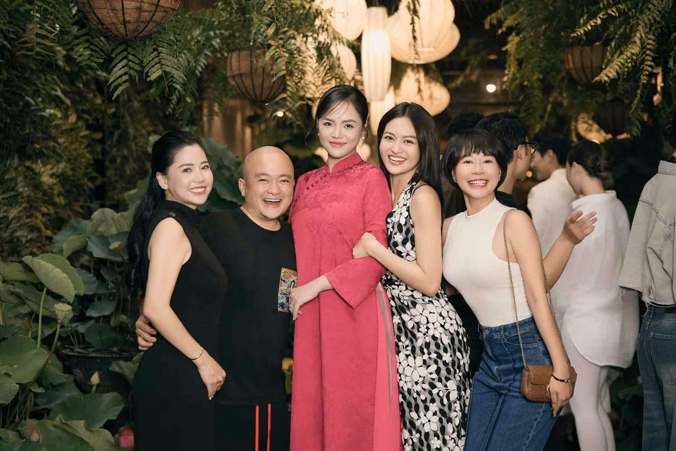 Thu Quỳnh, Thuỳ Anh, Hoàng Kim Ngọc háo hức với bộ sưu tập mới của Cao Minh Tiến.