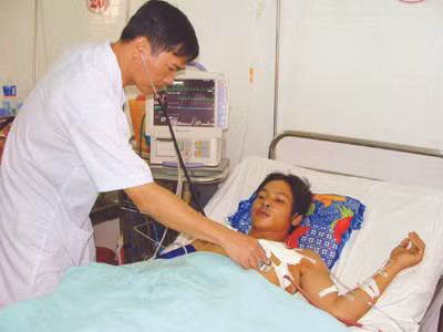 Một nạn nhân bị đâm thủng tim phổi được cứu sống ở bệnh viện tỉnh 