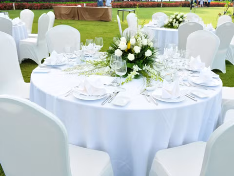 Bàn tiệc rất cầu kỳ và sang trọng