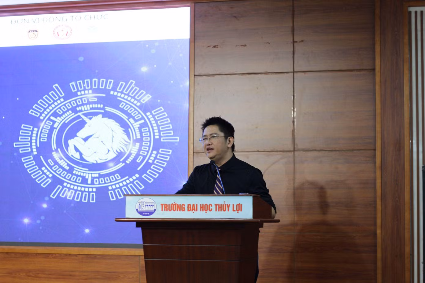 Ông Nguyễn Cửu Long - Giám đốc công ty Cp Bliss Education phát biểu trong buổi Lễ phát động cuộc thi khởi nghiệp Kỳ Lân Xưng Bá