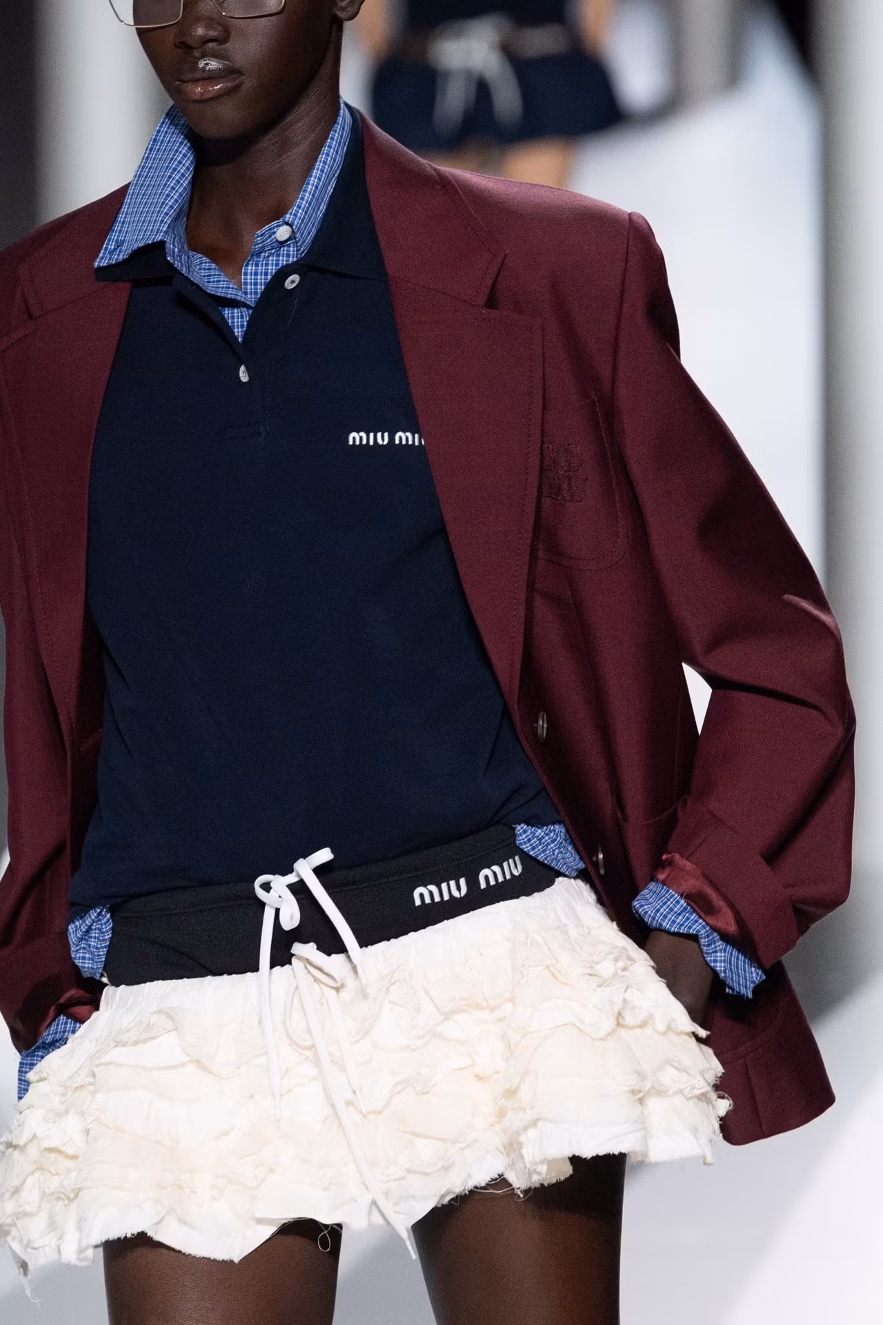 MiuMiu (trái), Bally (phải). MiuMiu (trái), Bally (phải).