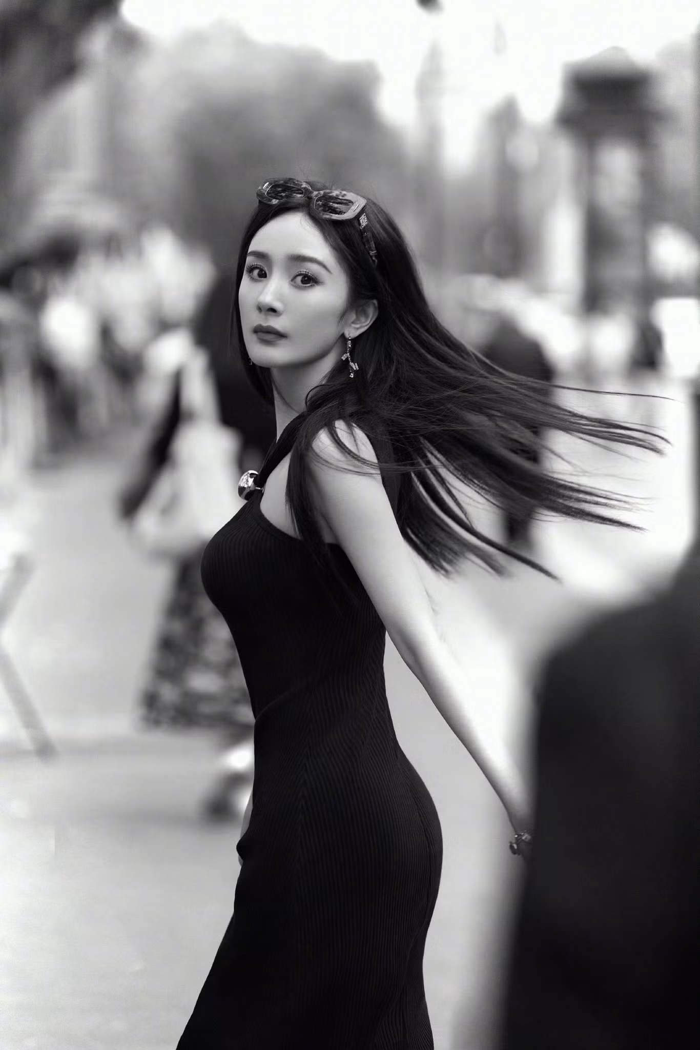 Khoảnh khắc khoe visual của nữ Đại diện toàn cầu Loewe.