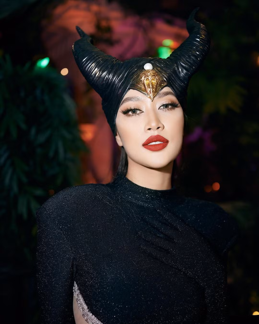 Hoa hậu Đoàn Thiên Ân "cực keo" khi hóa thân tiên hắc ám Maleficent.