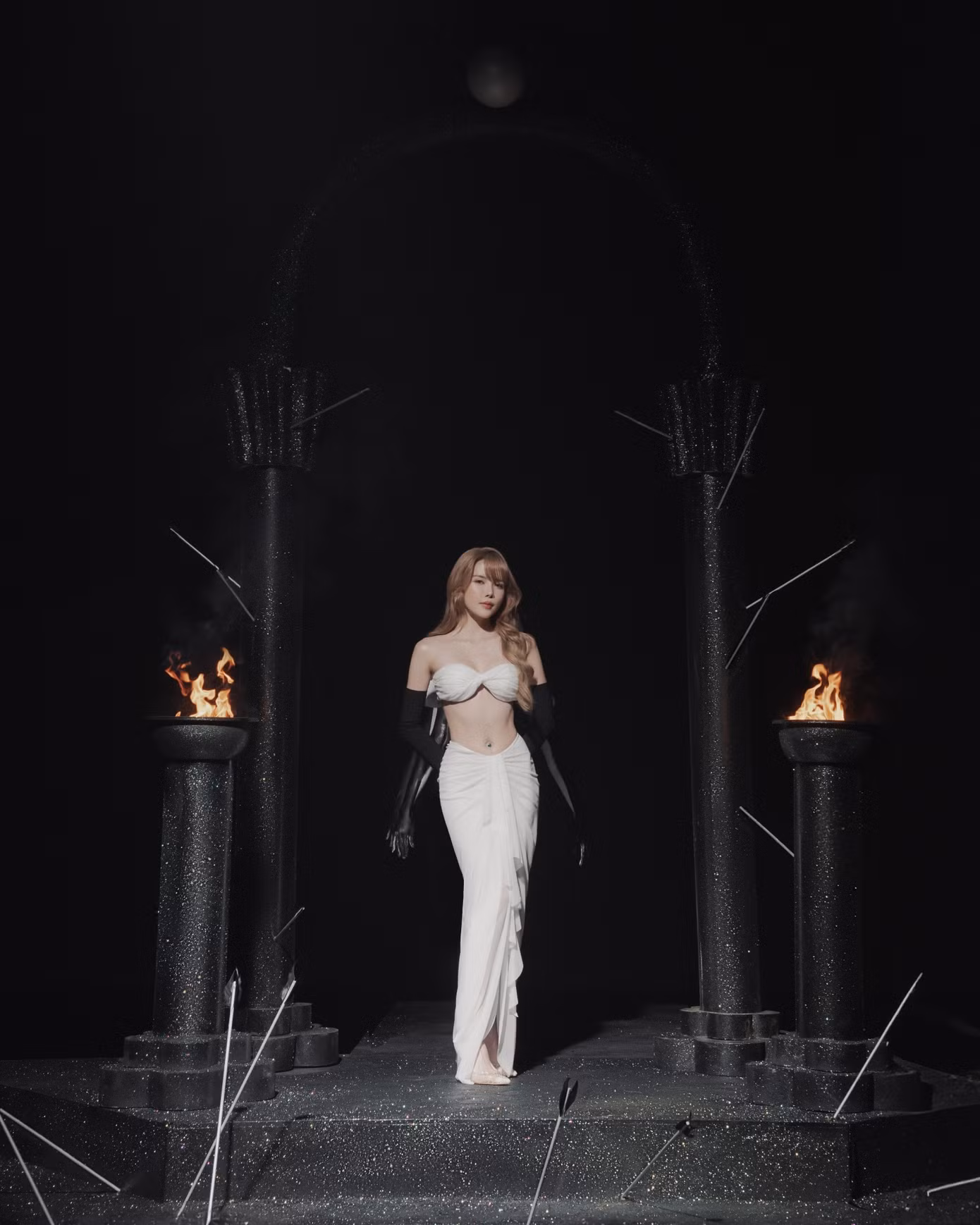 Tạo hình lấy cảm hứng từ nữ thần tình yêu và sắc đẹp Aphrodite của Thiều Bảo Trâm.