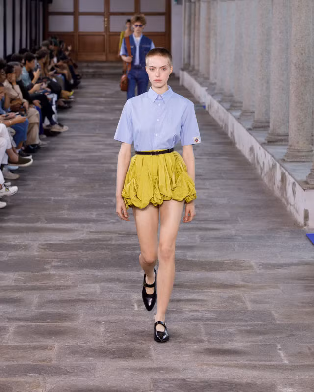 MiuMiu (trái), Bally (phải). MiuMiu (trái), Bally (phải).