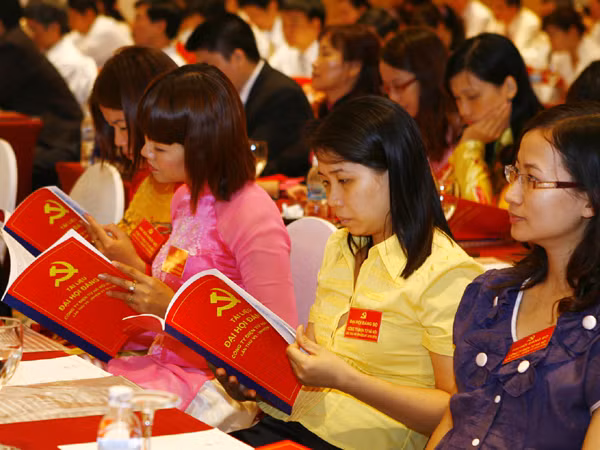 Nghiên cứu Văn kiện Đại hội Đảng	Ảnh: Hồng Vĩnh