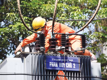 Từ trước tới nay, giá điện vẫn theo chiều hướng chỉ tăng mà không giảm - Ảnh: Ngọc Thắng. Từ trước tới nay, giá điện vẫn theo chiều hướng chỉ tăng mà không giảm - Ảnh: Ngọc Thắng
