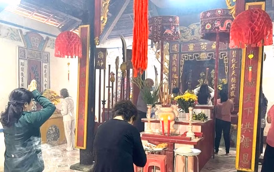 Ở Đình Tương Hiệp có thờ cụ Phan Thanh Giản, vị tiến sĩ đầu tiên và có nhiều công lao đóng góp cho vùng đất Nam Bộ.