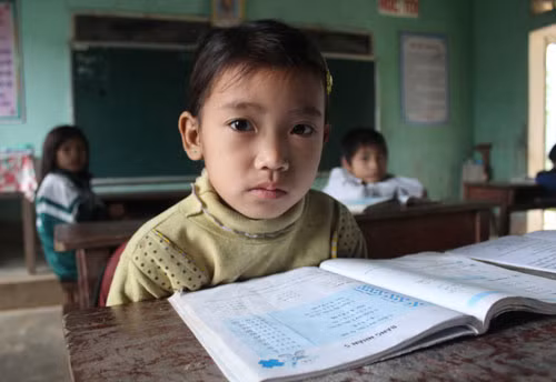 Em Lù Thị Đông, học sinh lớp 2 học giỏi nhất trường