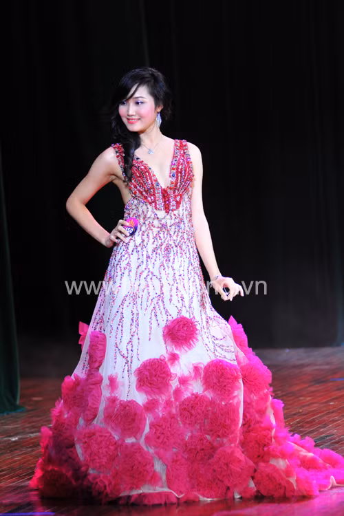 Phạm Thị Thu Nga - Hoa khôi Imiss Thăng Long 2010 ảnh 16