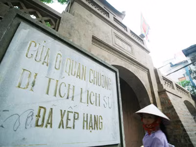 Thông tin từ Ban quản lý Di tích Danh thắng Hà Nội, hiện vẫn chưa chọn được màu sơn mới cho Ô Quan Chưởng.	Ảnh: Xuân Phú