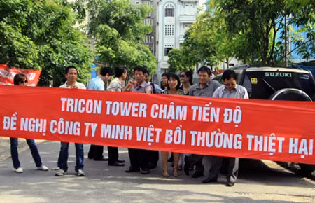 Khách hàng mua nhà tại dự án Spendora yêu cầu gặp trực tiếp chủ đầu tư dự án để đối thoại