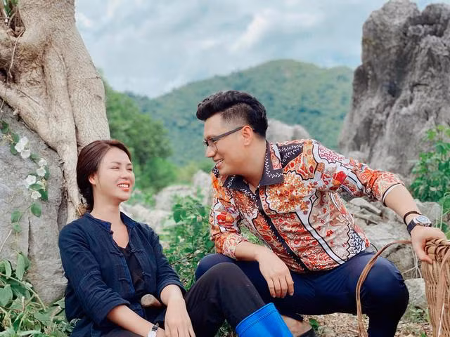 Lương Thu Trang - Việt Anh từng bị nghi ngờ "phim giả tình thật" vì đóng quá đạt. Lương Thu Trang - Việt Anh từng bị nghi ngờ "phim giả tình thật" vì đóng quá đạt.