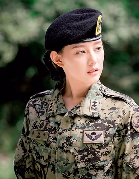 Ngắm mỹ nhân xinh không kém Song Hye Kyo trong ‘Hậu duệ Mặt trời’ ảnh 25