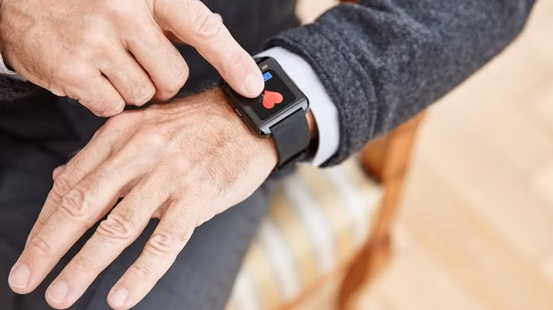 Apple Watch có thể xác nhận người dùng mắc COVID-19 một tuần trước khi có triệu chứng? ảnh 1