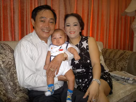 Gia đình ông Dũng - bà Hằng