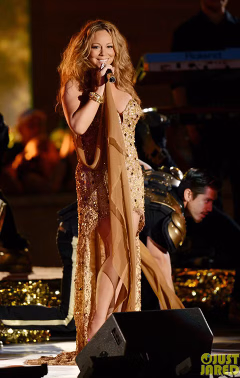 Mariah Carey có gu thời trang rất sang trọng và gợi cảm