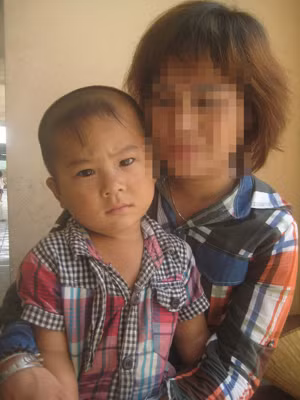 Mẹ con chị Nguyễn Thị L.. Ảnh: Duy Ngợi