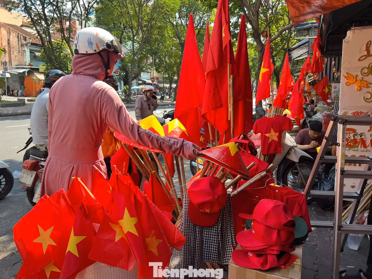 Lá cờ hầu như không còn trong chiều ngày 25/4 Lá cờ hầu như không còn trong chiều ngày 25/4