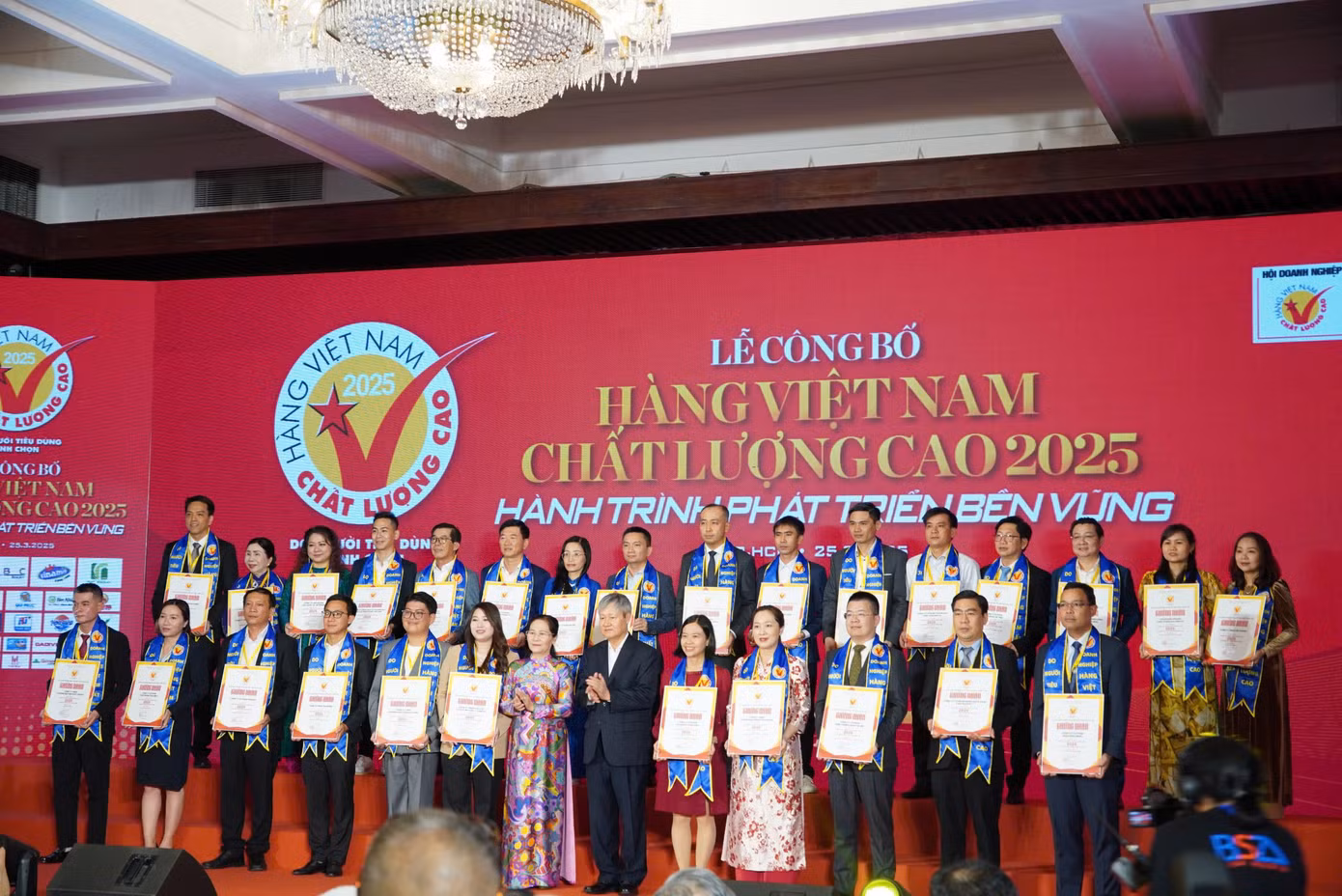 Doanh nghiệp đạt chứng nhận HVNCLC 2025 do người tiêu dùng bình chọn.