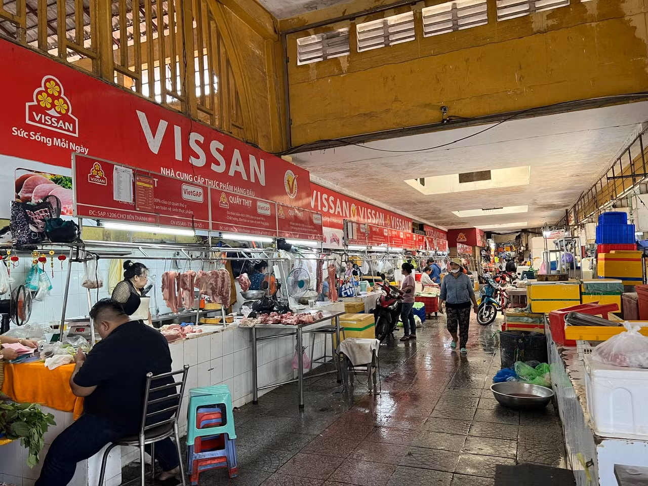 Thịt heo tại chợ Bến Thành (quận 1) ế ẩm, vắng khách
