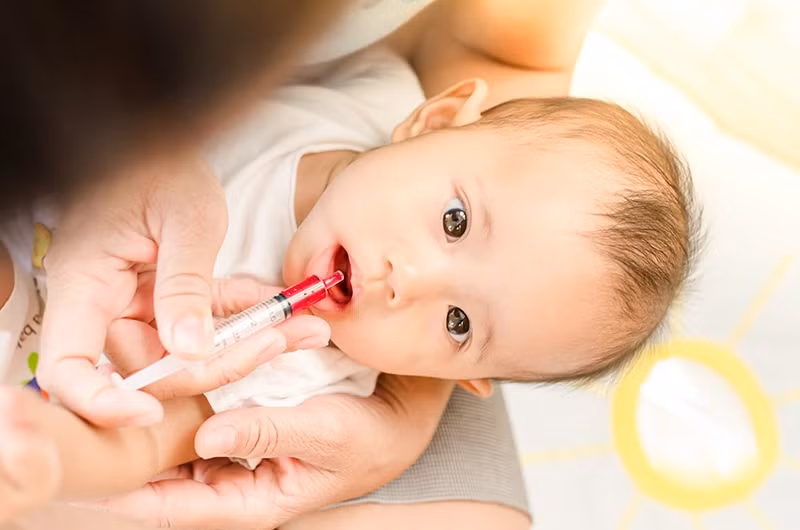 Phụ huynh không nên tự ý dùng men vi sinh cho trẻ dưới 1 tuổi Phụ huynh không nên tự ý dùng men vi sinh cho trẻ dưới 1 tuổi