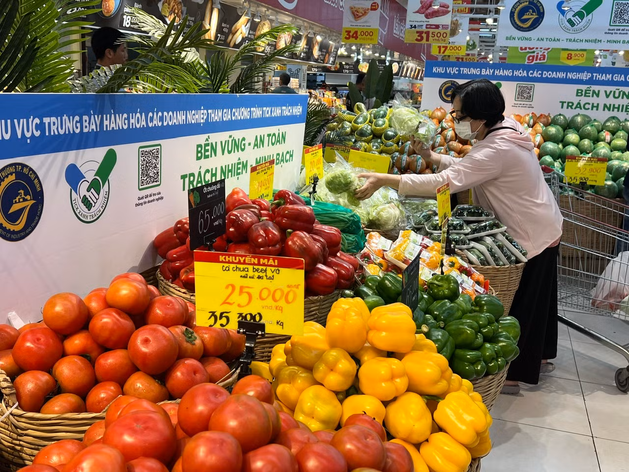 Những đơn vị cung cấp thực phẩm tham gia chương trình "tick xanh trách nhiệm" có cơ hội rộng cửa vào nhiều hệ thống bán lẻ hiện đại Những đơn vị cung cấp thực phẩm tham gia chương trình "tick xanh trách nhiệm" có cơ hội rộng cửa vào nhiều hệ thống bán lẻ hiện đại