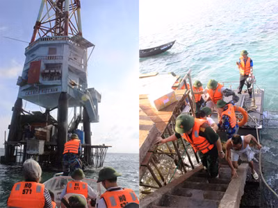 Việc tiếp cận, lên trạm đèn Đá Lát gặp nhiều khó khăn, đặc biệt khi biển động 