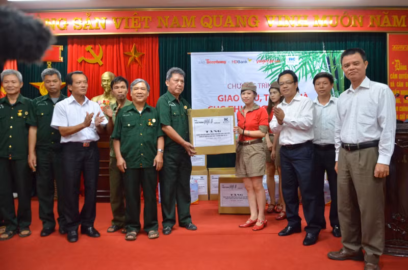 Đại diện Viet