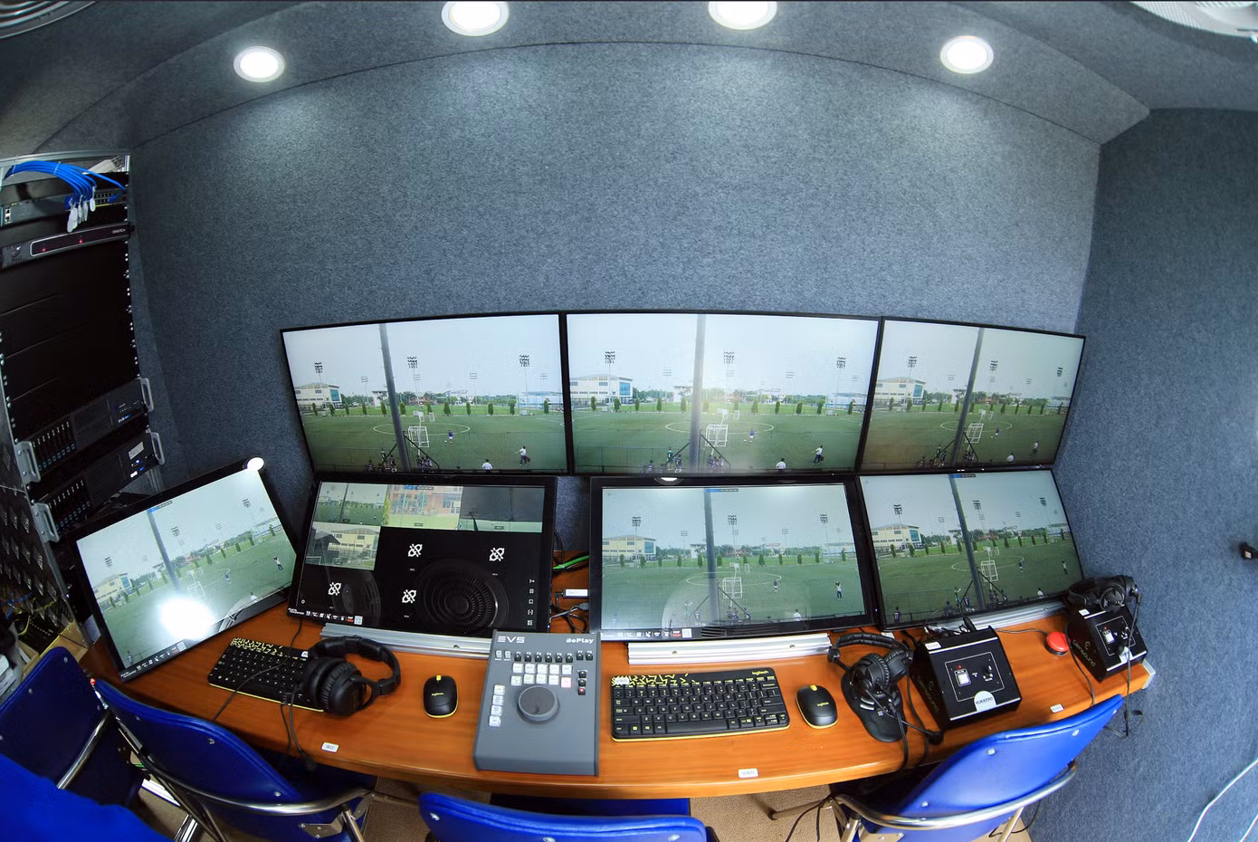 VAR sẽ giúp các trọng tài giảm áp lực ở các trận cầu nóng tại V-League? (ảnh Anh Tú) VAR sẽ giúp các trọng tài giảm áp lực ở các trận cầu nóng tại V-League? (ảnh Anh Tú)