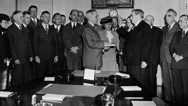 Cựu tổng thống Harry S. Truman tại lễ nhậm chức diễn ra tại Nhà Trắng ngày 12-4-1945. Cựu tổng thống Harry S. Truman tại lễ nhậm chức diễn ra tại Nhà Trắng ngày 12 4 1945