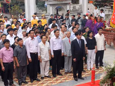 Sáng 22/3, lãnh đạo tỉnh Vĩnh Phúc đã tổ chức trọng thể Lễ cáo trước ngày khai mạc lễ hội Tây Thiên tại Đền Thượng thờ Quốc mẫu Tây Thiên . Sáng 22/3, lãnh đạo tỉnh Vĩnh Phúc đã tổ chức trọng thể Lễ cáo trước ngày khai mạc lễ hội Tây Thiên tại Đền Thượng thờ Quốc mẫu Tây Thiên