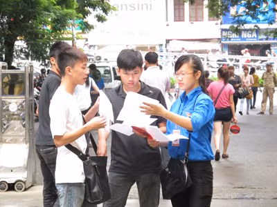 Thí sinh dự thi vào trường ĐH Công đoàn năm 2013. Ảnh : Hồ Thu