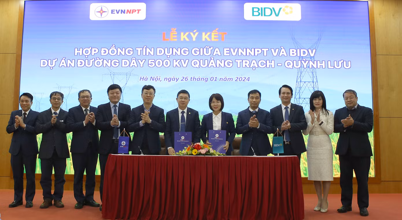 EVNNPT ký kết với BIDV hợp đồng tín dụng cho Dự án đường dây 500kV Quảng Trạch – Quỳnh Lưu với sự chứng kiến của lãnh đạo EVN, EVNNPT và lãnh đạo BIDV