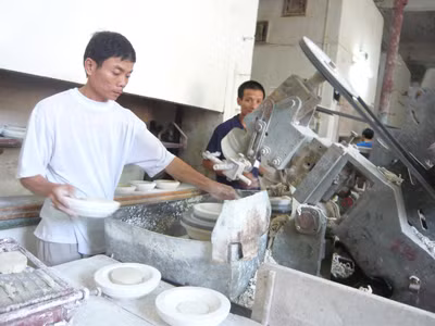 Người lao động làm việc tại Cty Sứ Hải Dương. Ảnh: P.C. Người lao động làm việc tại Cty Sứ Hải Dương. Ảnh: P.C