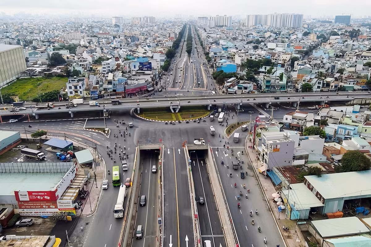 Trục đường Trường Chinh - quốc lộ 22 ở cửa ngõ Tây Bắc TPHCM kết nối với tỉnh Tây Ninh. Ảnh: T.K Trục đường Trường Chinh - quốc lộ 22 ở cửa ngõ Tây Bắc TPHCM kết nối với tỉnh Tây Ninh. Ảnh: T.K