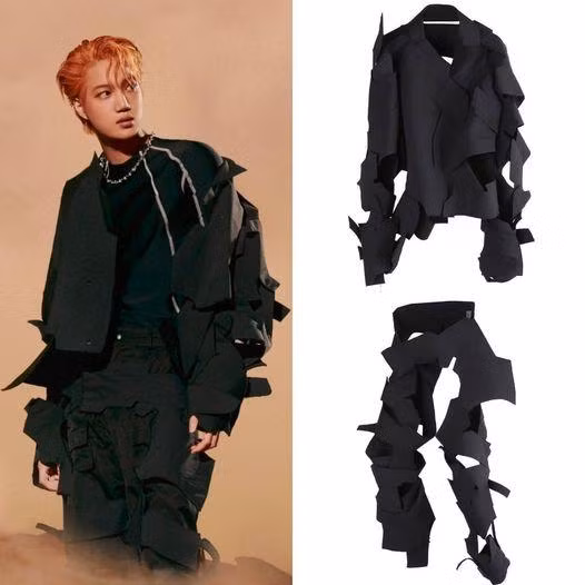 Không riêng D.O., EXO-L tinh mắt phát hiện quần và chiếc áo khoác của Kai cũng có thiết kế "độc-lạ" không kém. Không riêng D.O., EXO-L tinh mắt phát hiện quần và chiếc áo khoác của Kai cũng có thiết kế "độc-lạ" không kém.