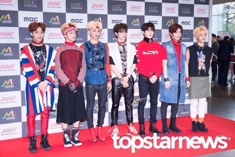 NCT là một trong những idol sở hữu nhiều outfit kì lạ nhất. NCT là một trong những idol sở hữu nhiều outfit kì lạ nhất.