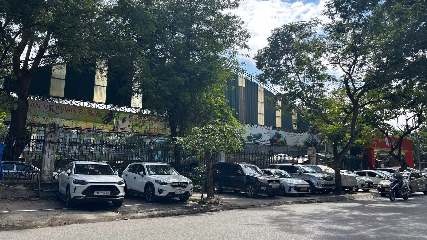 Ông Lê Hoàng Đức, Chủ tịch UBND phường Thanh Nhàn (quận Hai Bà Trưng) cho biết, đến nay cơ bản việc xử lý vi phạm trật tự xây dựng đã hoàn thành. Hiện quận Hai Bà Trưng chuẩn bị thực hiện lát hè và đề xuất hạ rào một đoạn của công viên.