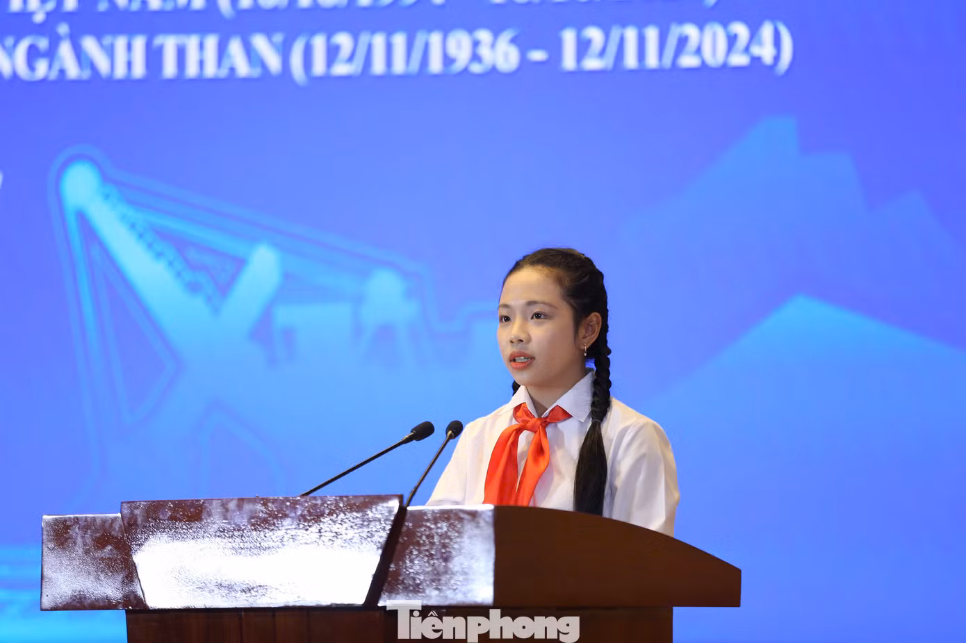 Đinh Thu Trà phát biểu tại chương trình gặp mặt, tuyên dương con em vùng mỏ Quảng Ninh chăm ngoan, học giỏi” năm 2024.